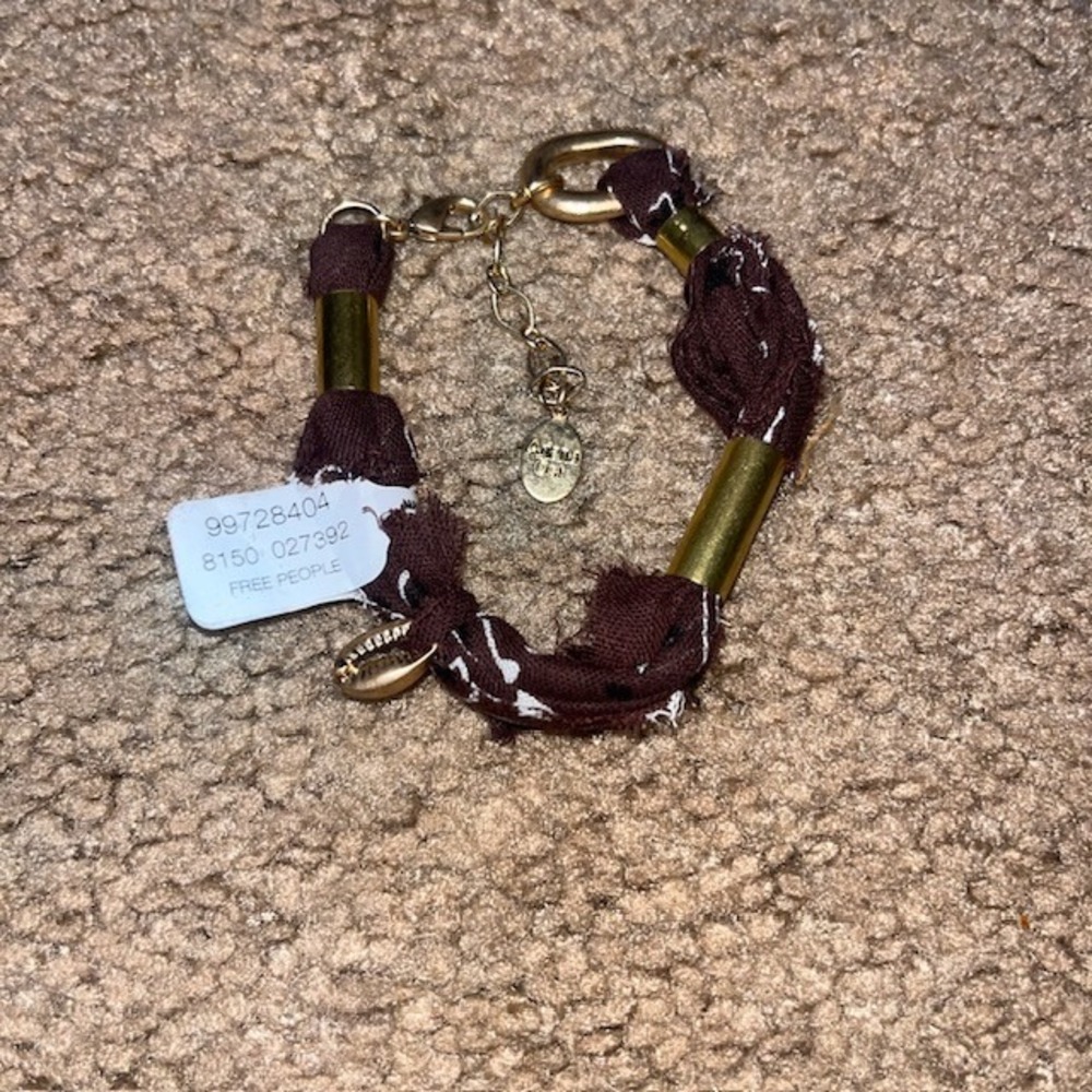 Free People Ariana Ost Bandana Fabric Tube Shell Charm Bracelet Anklet Brown OS - Picture 3 of 4
